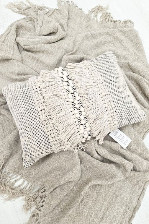 Knotted cotton pillow, off white