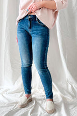 Skinny jeans, mid wash