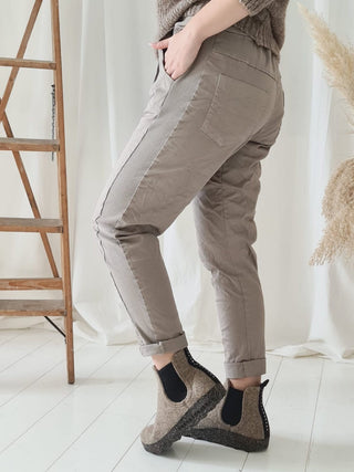 Perfect joggers buttons, taupe